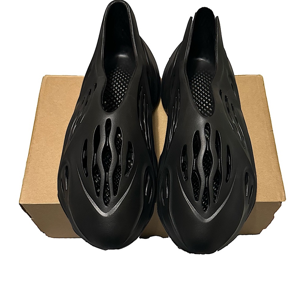 YZY FOAM RUNNR ONYX